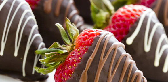 Strawberries with milk chocolate coating for birthday catering